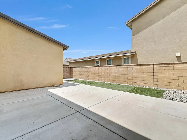 2978 E Penny Ln — Photo 4
