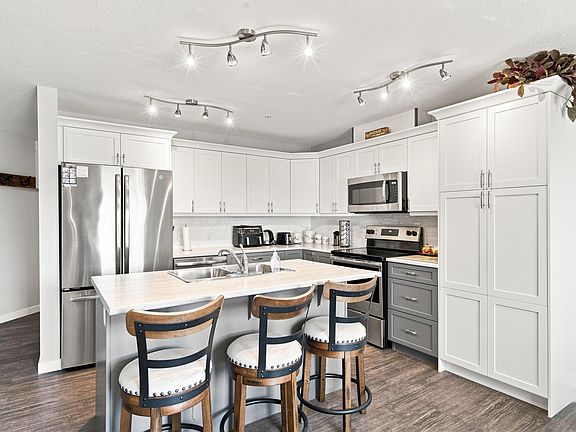 5th image of 4110 43rd Ave #104