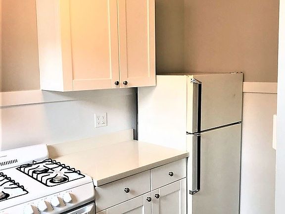 5th image of 419 13th Ave E APT 303