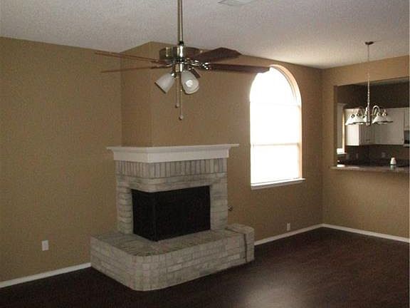3rd image of 1064 Glencrest Dr