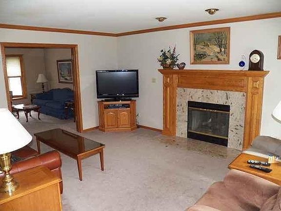 Family Room W/NFP Gas Log