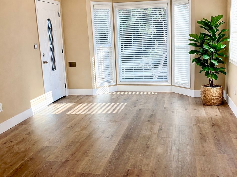 1st image of 915 N Los Robles Ave #915
