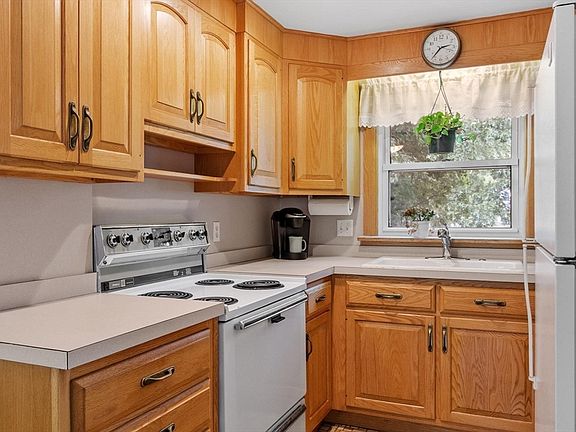 4th image of 80 10th St