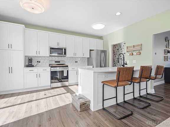 2nd image of 721 Periwinkle Ln