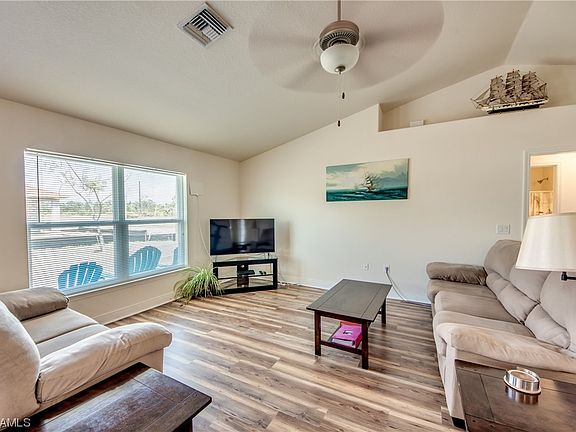 4th image of 4036 NE 9th Ave