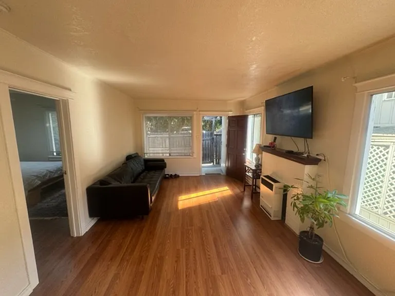 1449 Angelus Ave — Photo 9