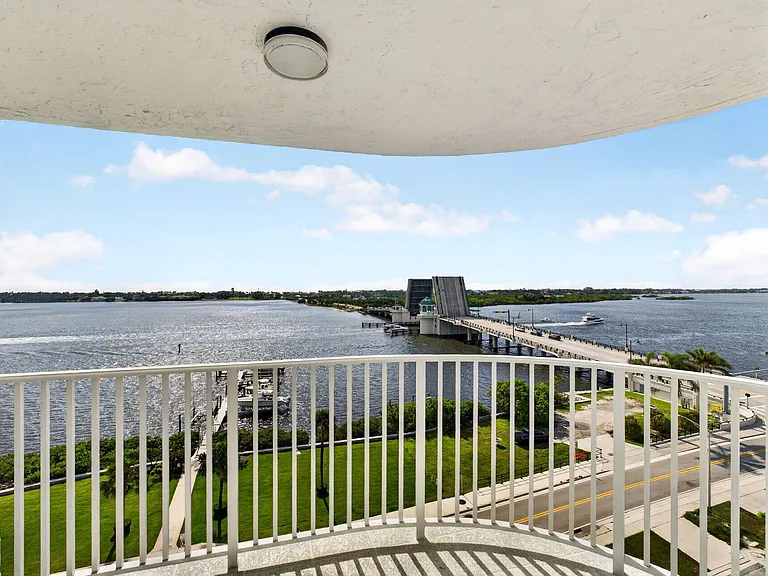 3901 S Flagler Dr #903 — Photo 22
