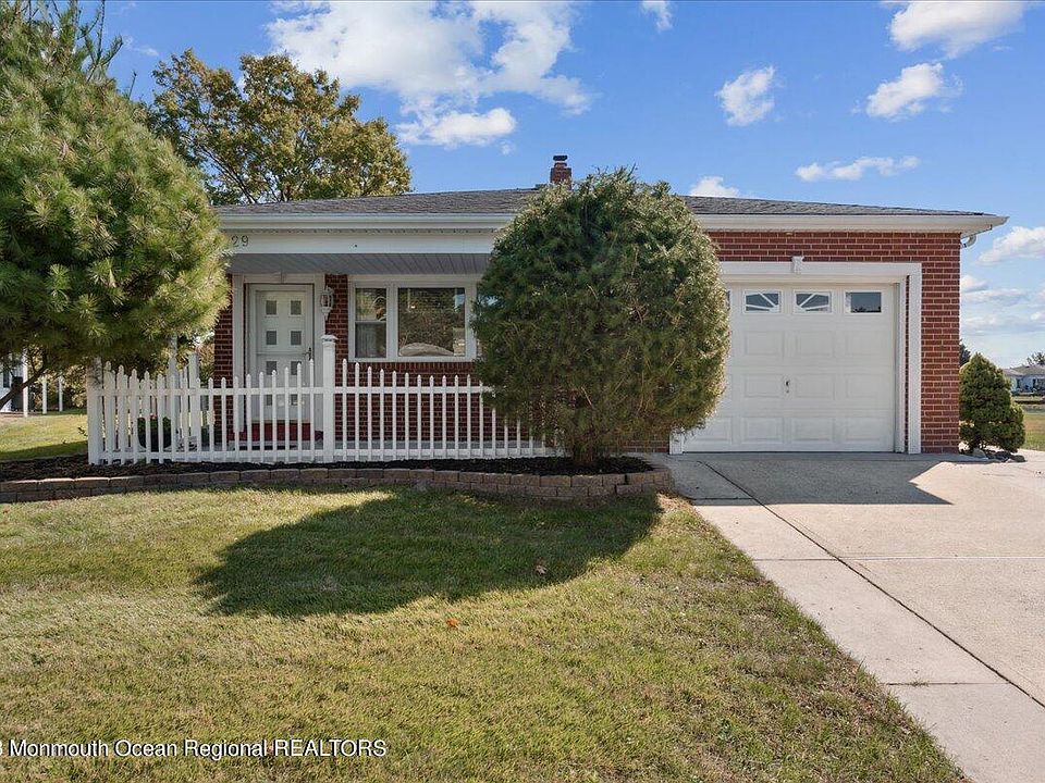 1st image of 29 Bahamia Drive
