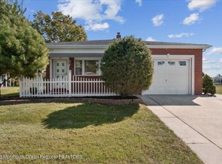 29 Bahamia Dr, Toms River, NJ 08757