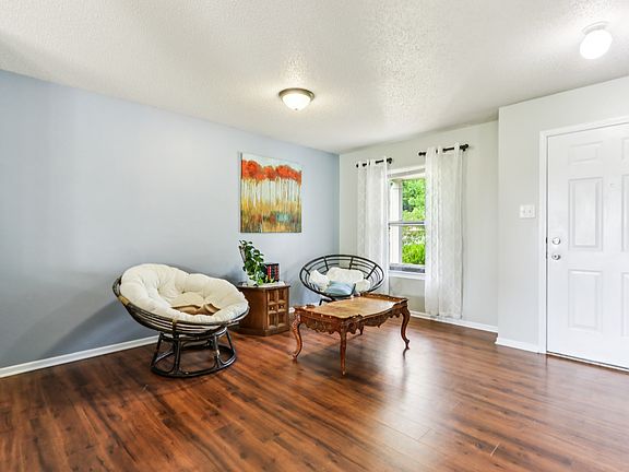 4th image of 354 Parkview Dr