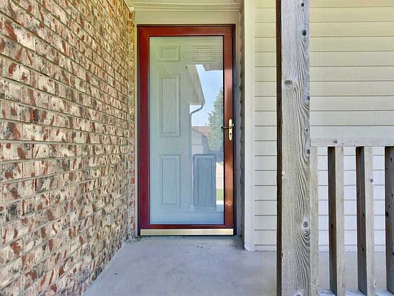 3rd image of 1416 E Huron Ct