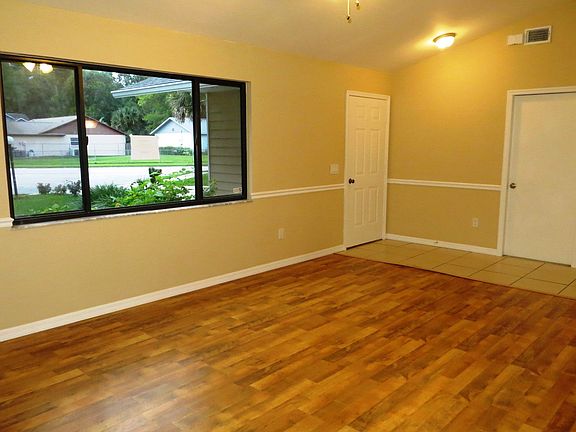 4th image of 16 Oak Brook Dr