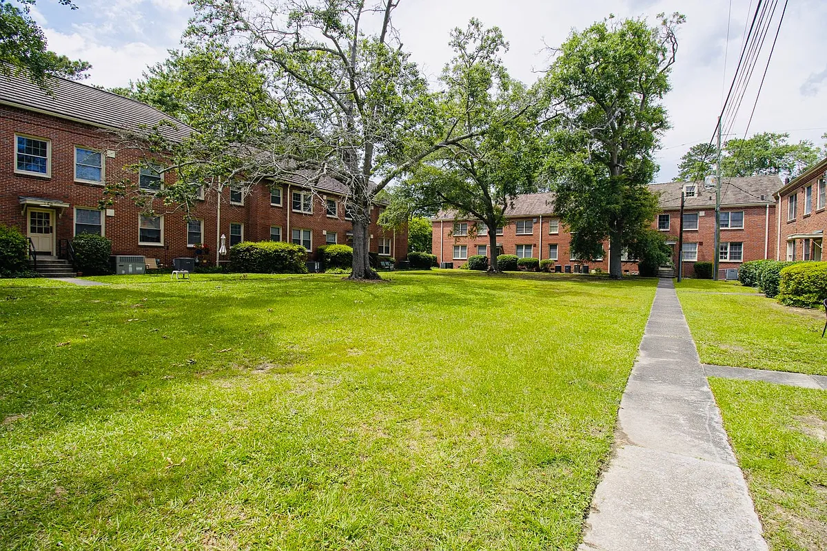 Building Photo - 4103 Devine St #E9