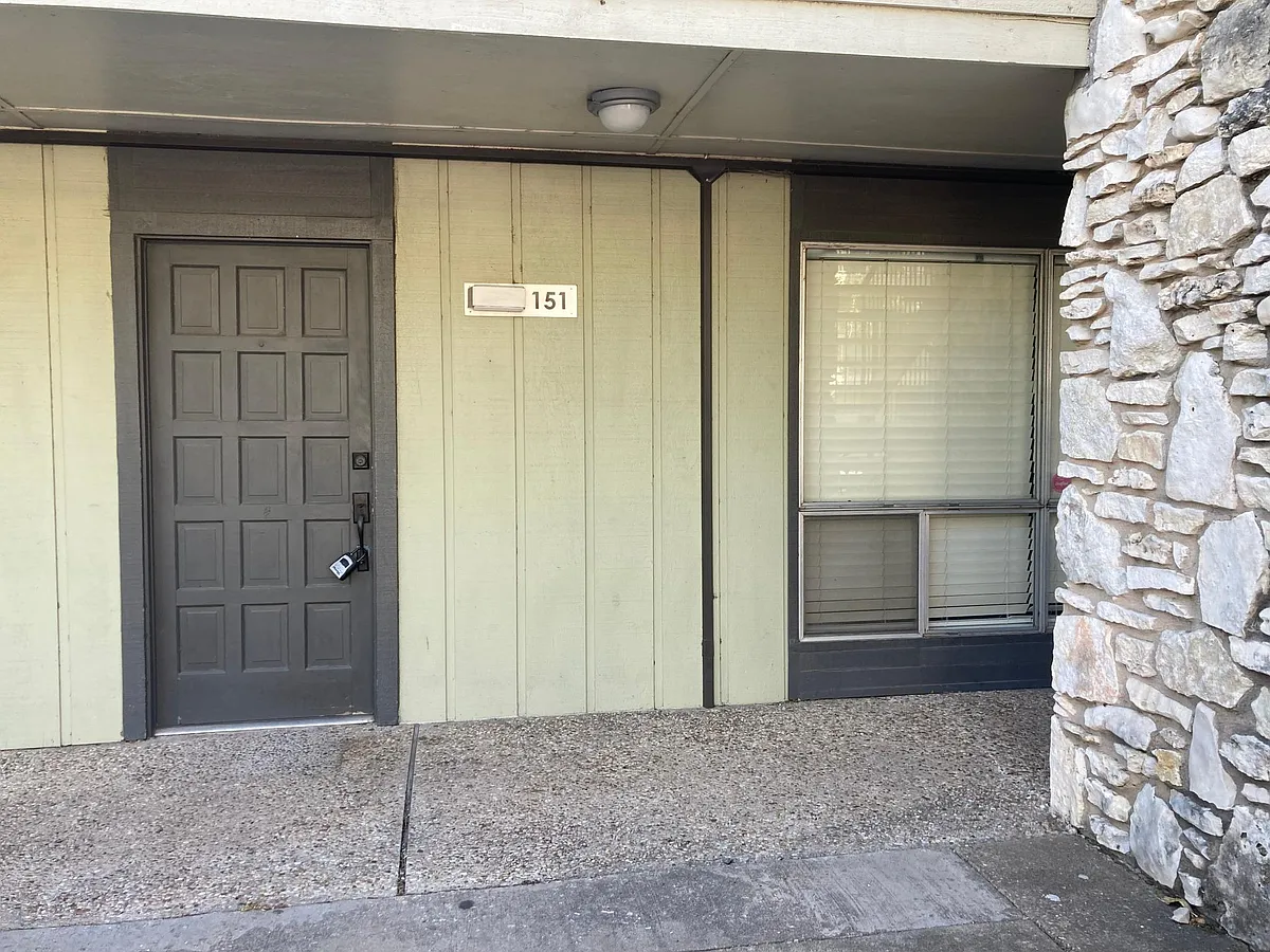 Building Photo - 500 E Riverside Dr #151