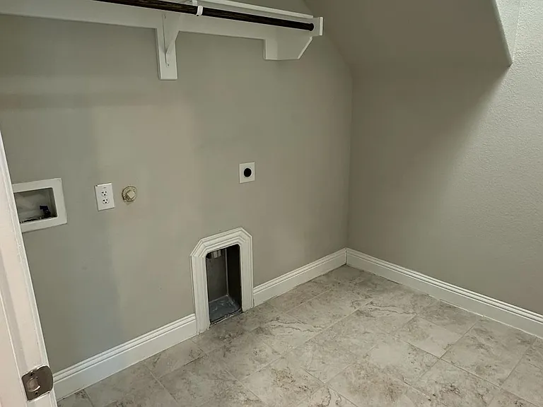 8533 Pine Valley Dr — Photo 12