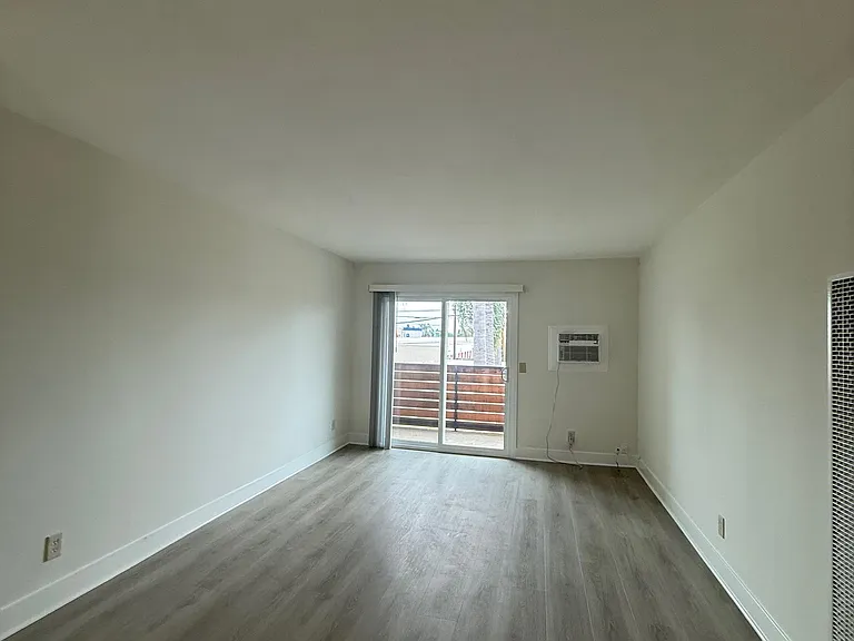 7522 Amazon Dr #8 — Photo 7