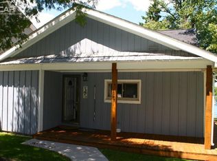 10471 Lake Shore Dr, Fenton, MI