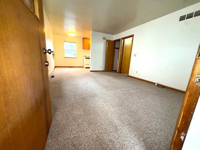 573 N Walnut St #W — Photo 3