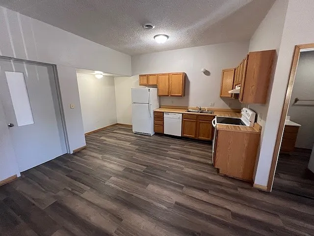 1111 W Lowell Ave #7 — Photo 3