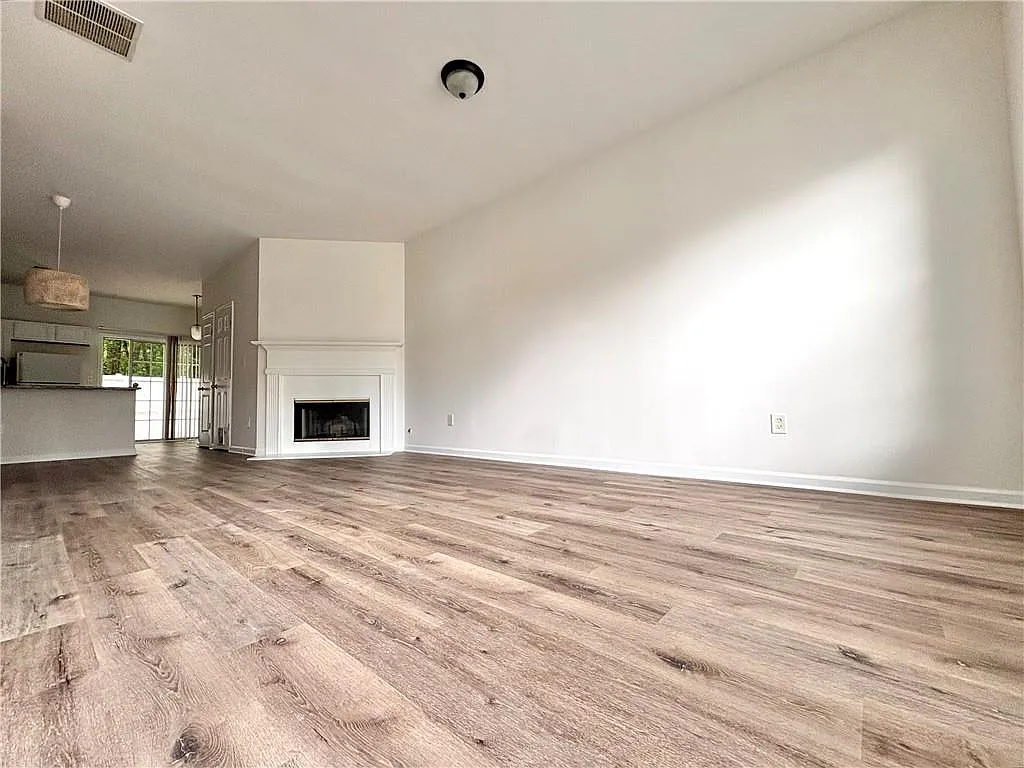2 bed, 2.5 bath, 1200 sqft, $1,760 — Photo 2