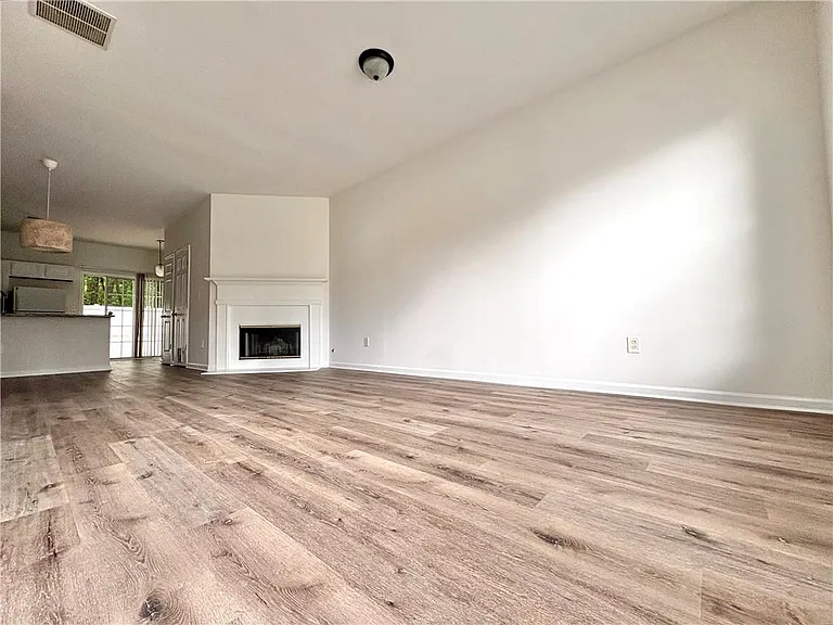 1581 Cove Creek Cir — Photo 2