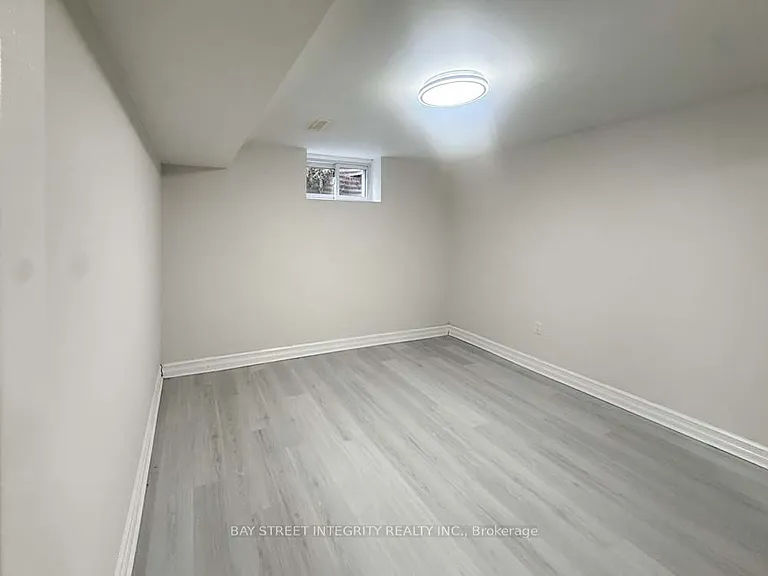 130 Kingslake Rd #LOWER — Photo 5