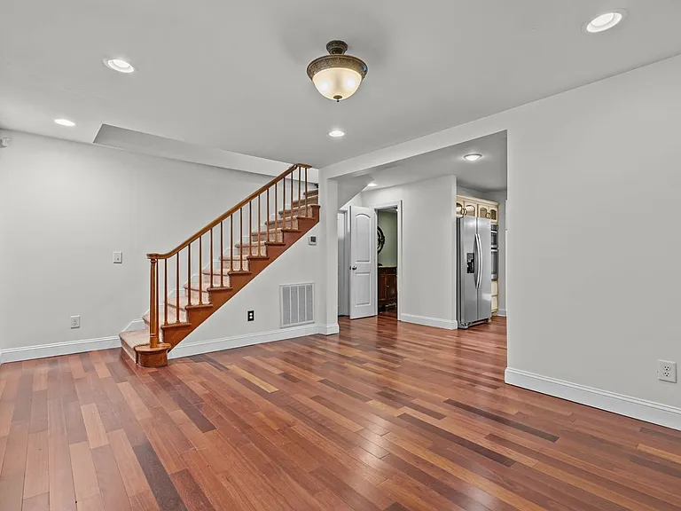 835 N Ashe St — Photo 30