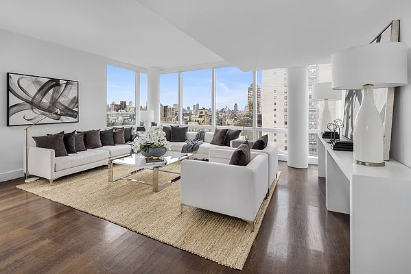 Sold by Dolly Lenz Real Estate LLC | media 20