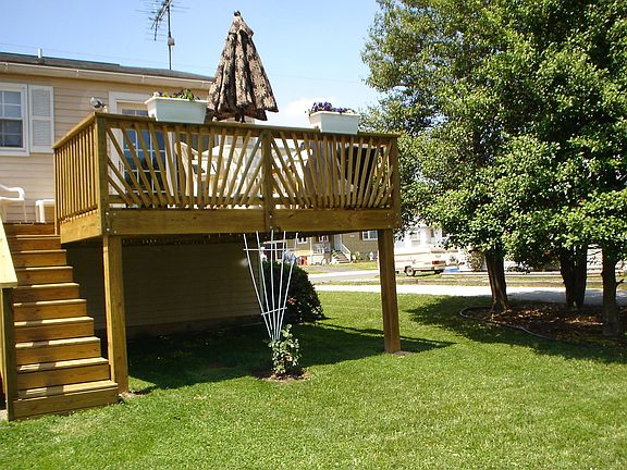 Deck/Back Yard