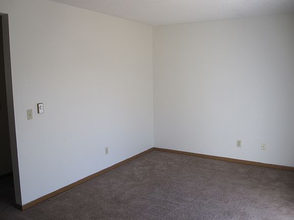 4th image of 870 E 6th St #A
