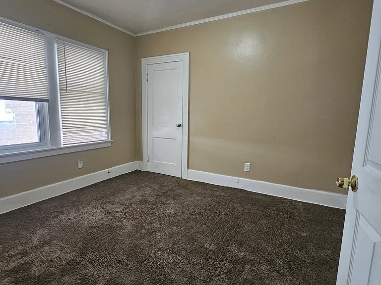 2979 Glendale St — Photo 8