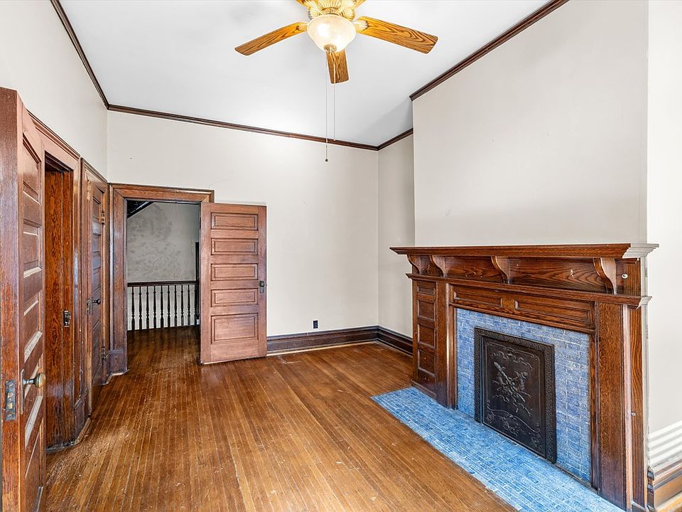 34th image of 315 E Main St