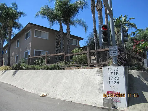 1724 E Route 66 Photo 1