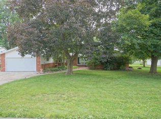 11031 Shoreline Dr, Leo, IN 46765