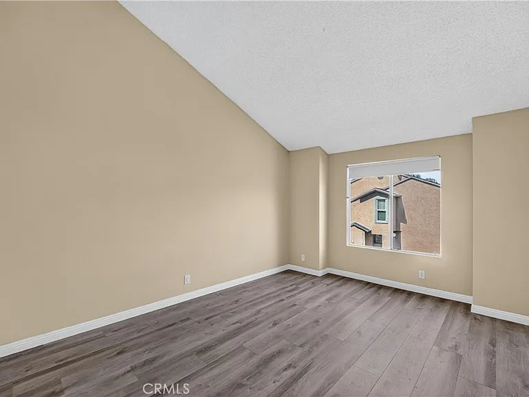 659 N Lark Ellen Ave — Photo 22