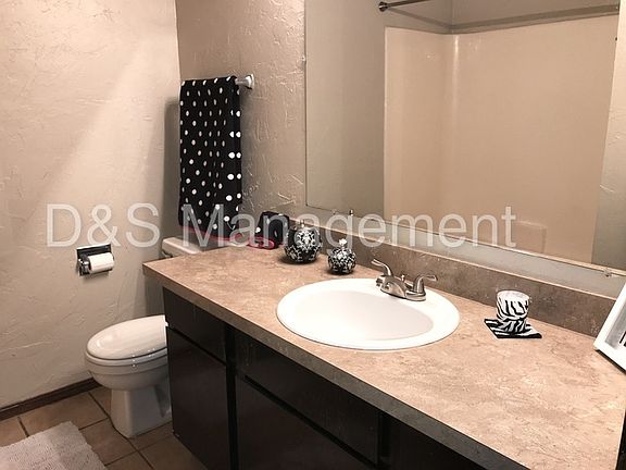 4th image of 560 SW 93rd St
