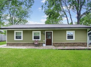 1220 Reynolds Dr, Charleston, IL