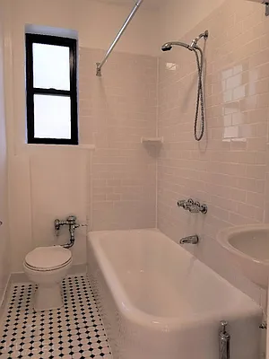 Rented by Hillel Realty Group | media 16