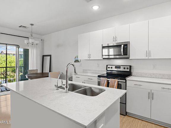 3rd image of 2319 E HUNTINGTON Drive