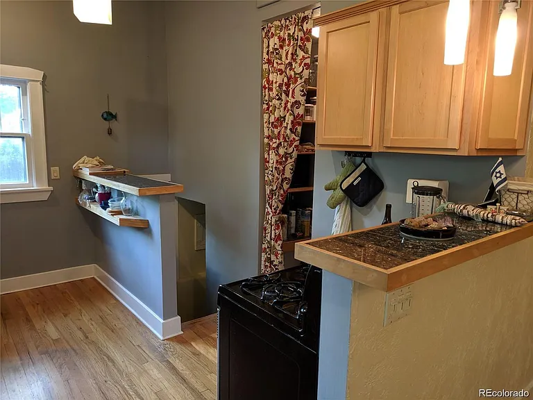 1425 Dexter St — Photo 10