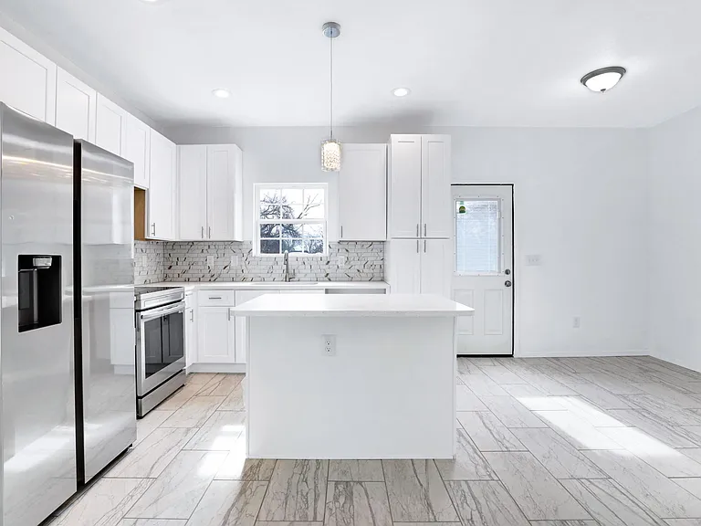 874 E Sunshine Dr #102 — Photo 3