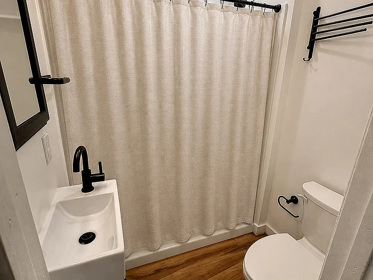 1236 W Moore St — Photo 13