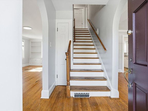 4th image of 2713 Cumberland St NW