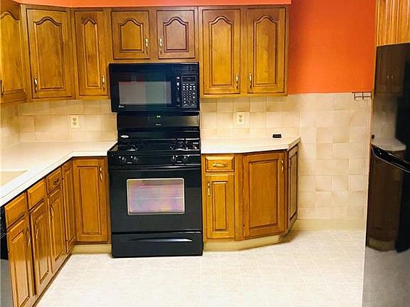4th image of 45 Pickford Ave