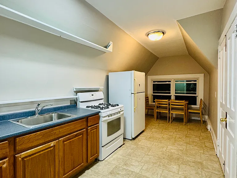 1749 Crafton Blvd #4 — Photo 2