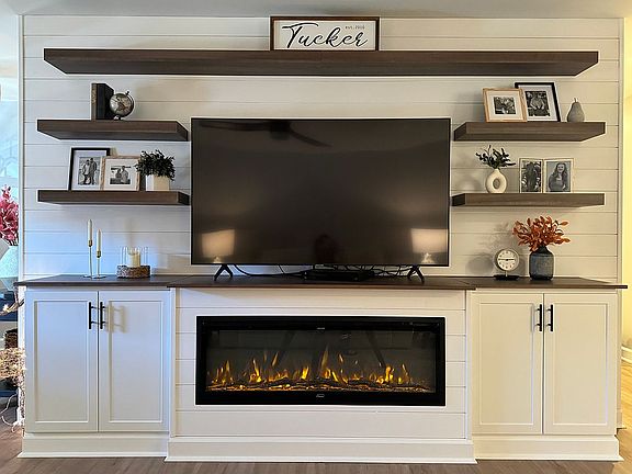 LR w/feature wall