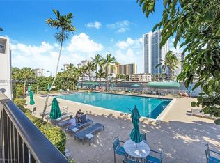 1000 Parkview Dr APT 501, Hallandale, FL 33009