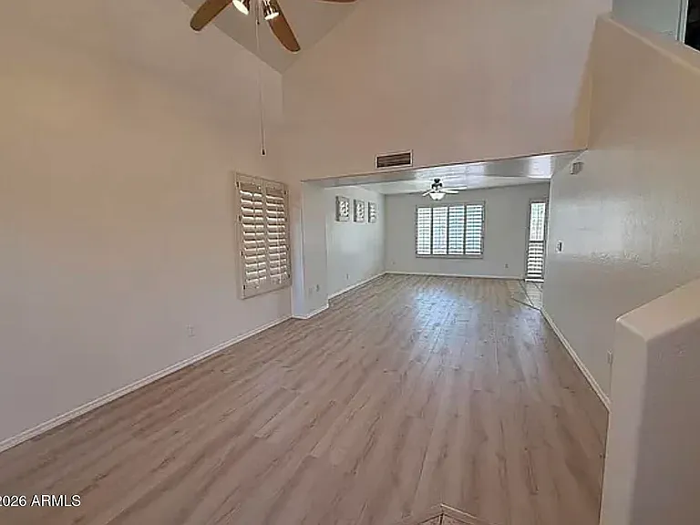 1338 E 10th Pl — Photo 3