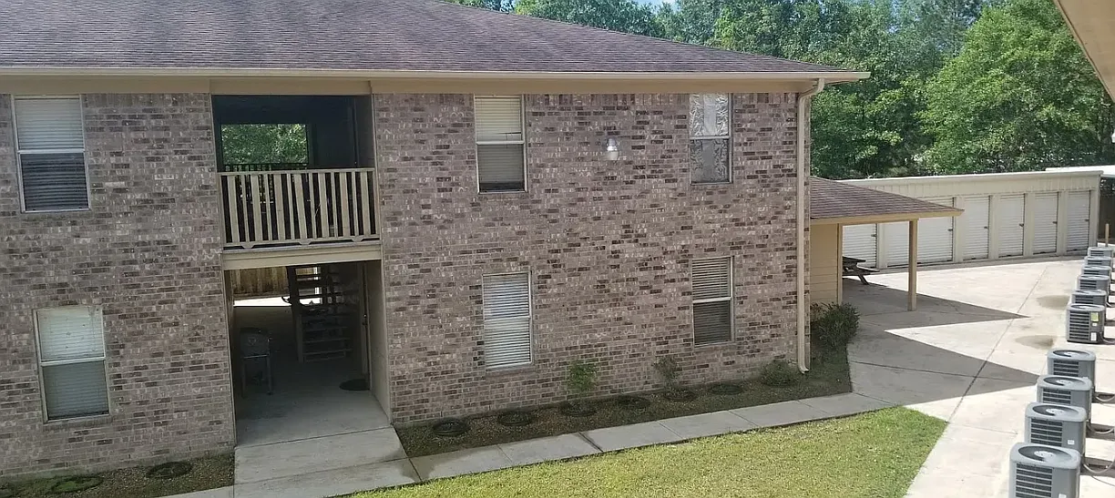EAGLE CREST APARTMENTS — Photo 2