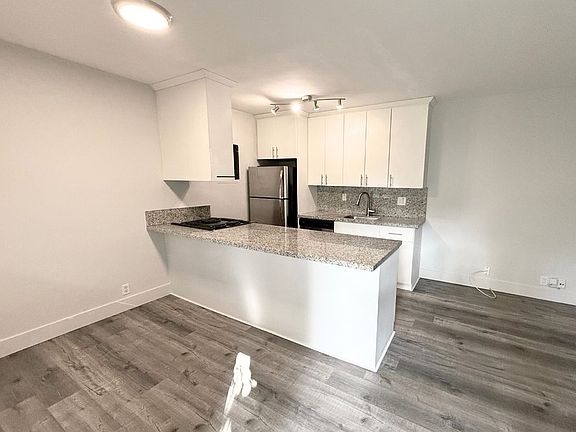 3rd image of 312 NE 15th Ave APT 8